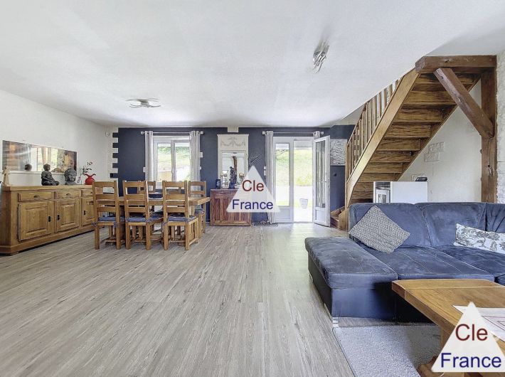 Comfortable Family Home with Outbuilding