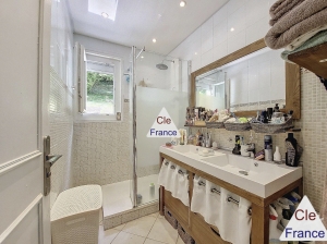 Comfortable Family Home with Outbuilding