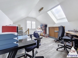 Comfortable Family Home with Outbuilding