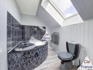 Comfortable Family Home with Outbuilding