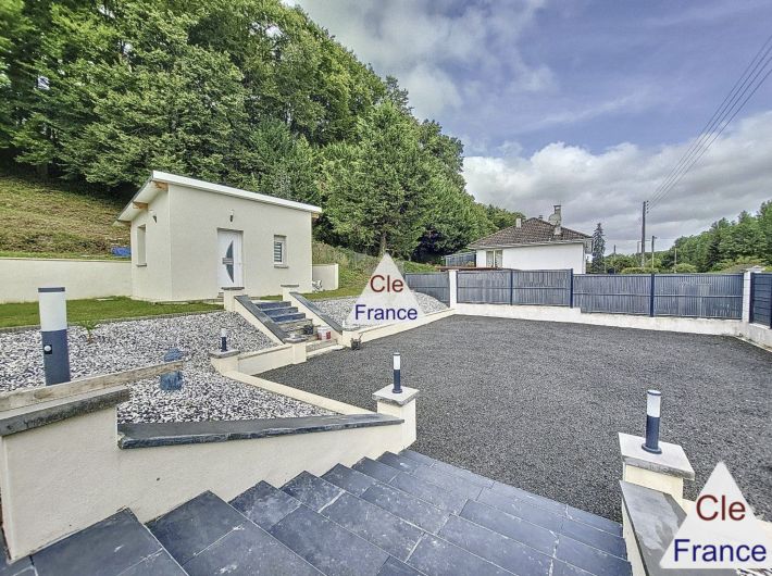 Comfortable Family Home with Outbuilding