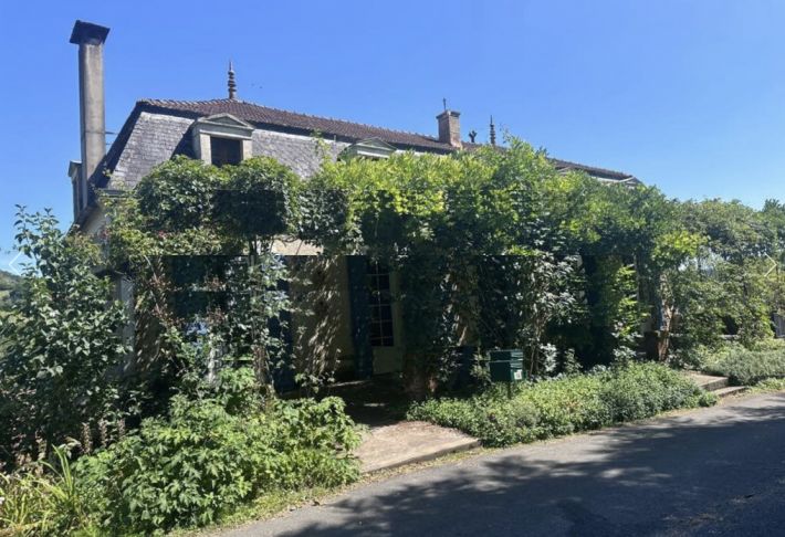 Detached Country House with Huge Potential
