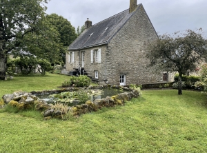 Detached Country House with Landscaped Garden