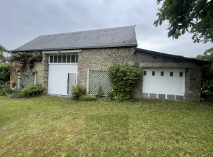 Detached Country House with Landscaped Garden