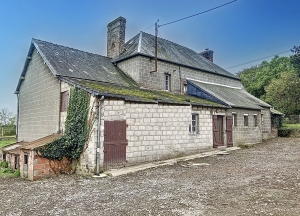 Detached Country House with Outbuilding