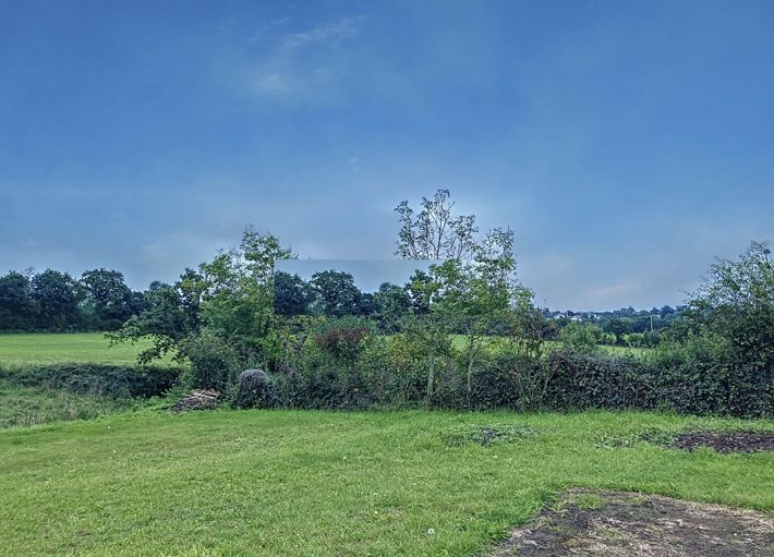 Detached Country House with Outbuilding