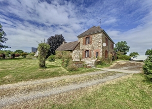 Detached Country House with Outbuilding