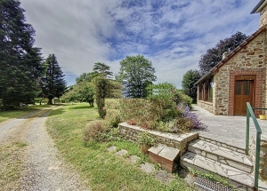 Detached Country House with Outbuilding