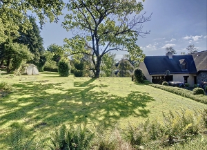 Detached House with Mature Landscaped Garden