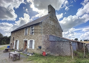 Detached Country House with Attached Barn