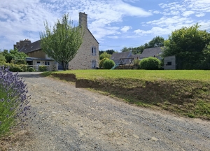 Traditional House with Garden