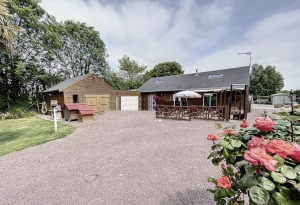 Detached Country House with Outbuilding