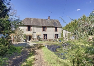 Detached Country House with Outbuilding