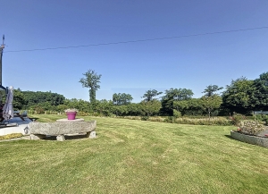 Detached Country House with Garden and Outbuilding