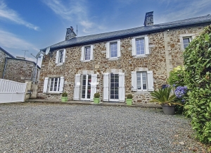 Large Traditional Stone House, Great Location