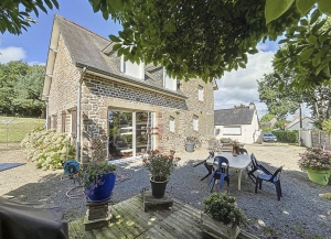 Detached Country House with Outbuilding