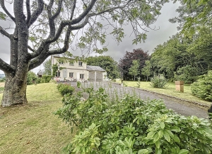 Detached House with Large Landscaped Garden