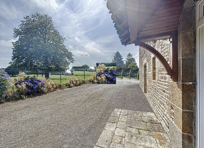 Detached Country House with Long Drive