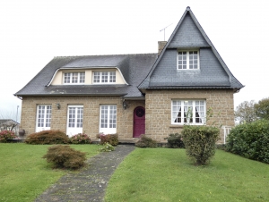 Substantial Detached House with Garden