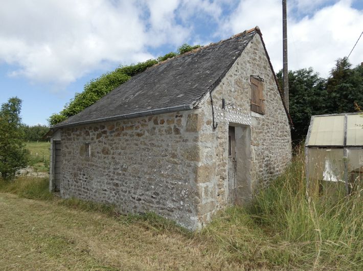 Detached Country House with Outbuilding