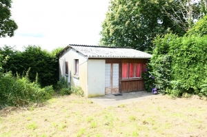Detached House with Garden with Outbuilding
