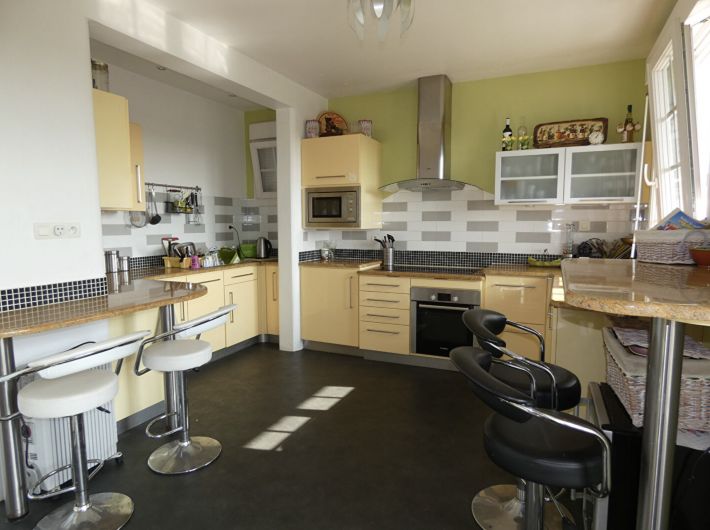 Detached Country House with Landscaped Garden