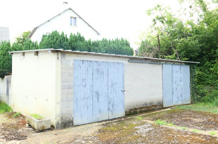 Detached Country House with Outbuilding