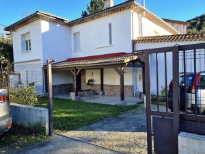 Large Family Villa with Garden in Great Location
