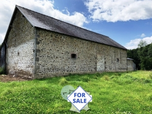 Detached Countryside Barn to Renovate