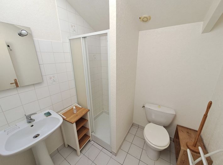 Former Farmhouse with Land and Outbuilding