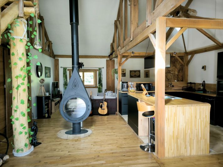 Detached Loft Style House with Cathedral Ceiling