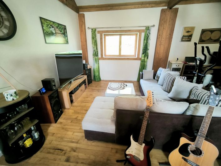 Detached Loft Style House with Cathedral Ceiling