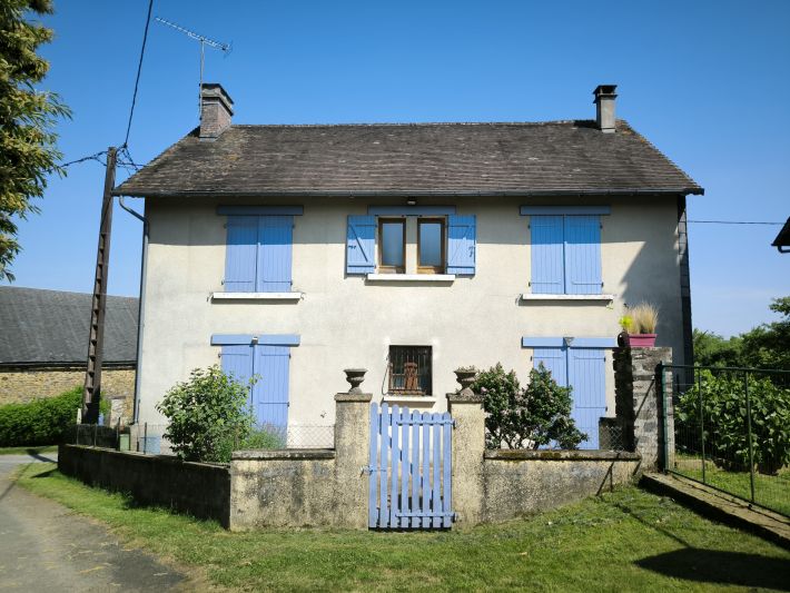 Detached Country House with Open Views and Barn