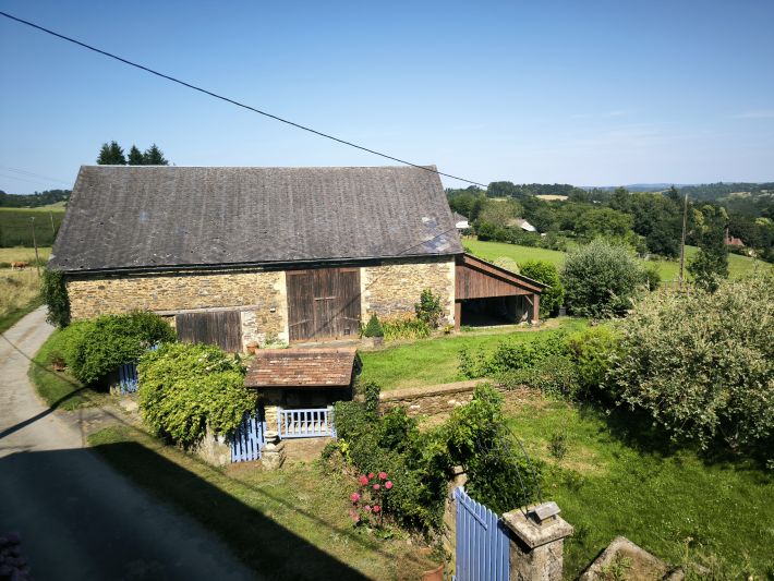 Detached Country House with Open Views and Barn