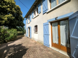 Detached Country House with Open Views and Barn