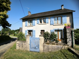 Detached Country House with Open Views and Barn
