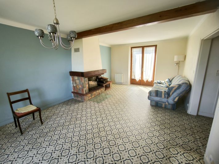 Detached Country House with Open Views and Barn