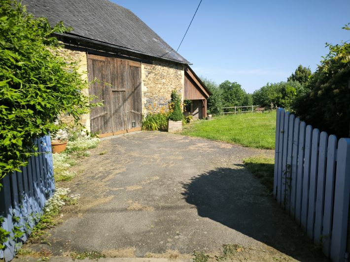 Detached Country House with Open Views and Barn