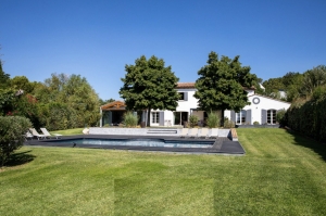 Detached Villa with Pool and Guest Accommodation