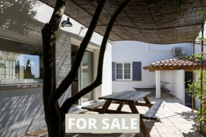 Detached Villa with Pool and Guest Accommodation