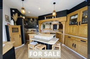 Detached Villa with Pool and Guest Accommodation