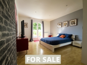 Detached Villa with Pool and Guest Accommodation