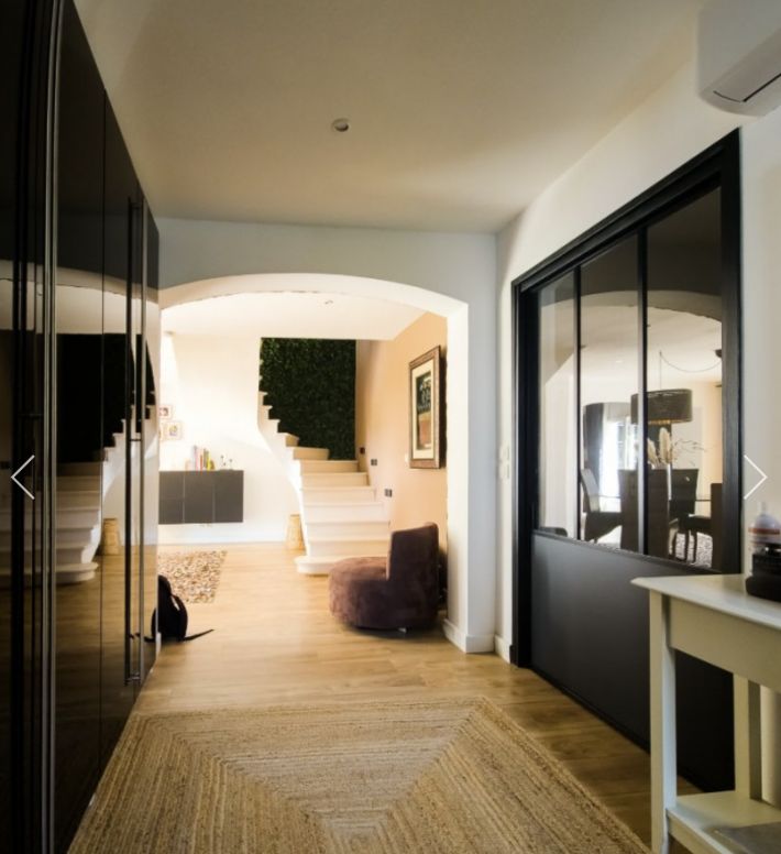 Detached Villa with Pool and Guest Accommodation