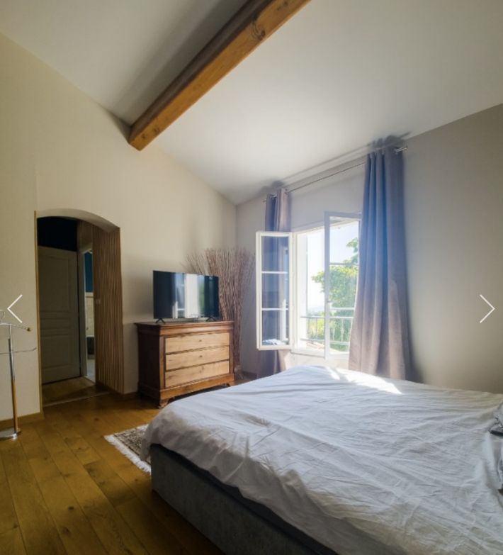 Detached Villa with Pool and Guest Accommodation