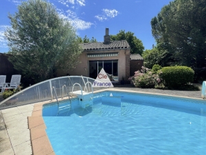 Detached Villa with Swimming Pool