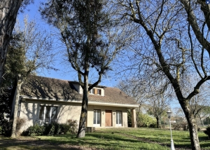 Detached House with Lovely Mature Garden