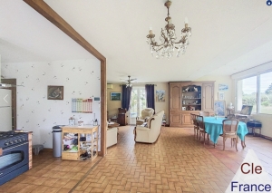 Detached House with Lovely Landscaped Garden
