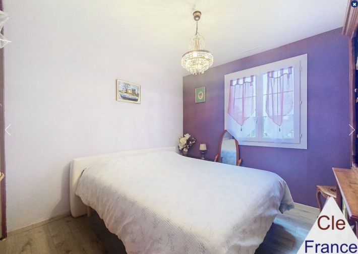 Detached House with Lovely Landscaped Garden