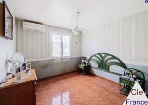 Detached House with Lovely Landscaped Garden