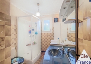 Detached House with Lovely Landscaped Garden